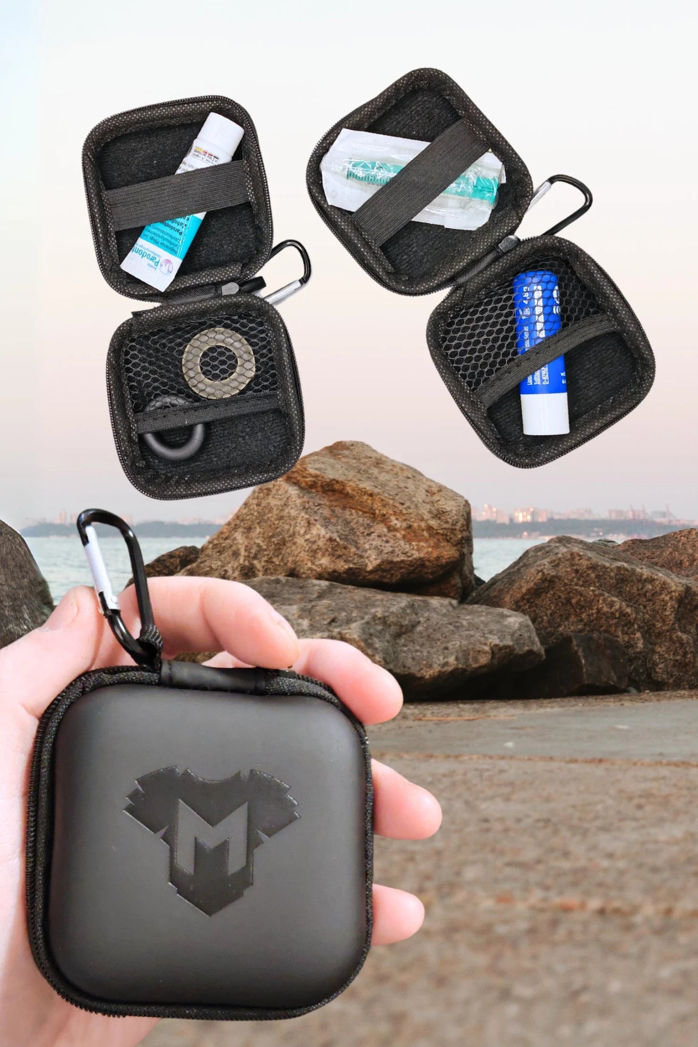 Maskulo black carabiner mini zip-case for fetish accessories, durable EVA/PU, for a look that says "How great I look!"