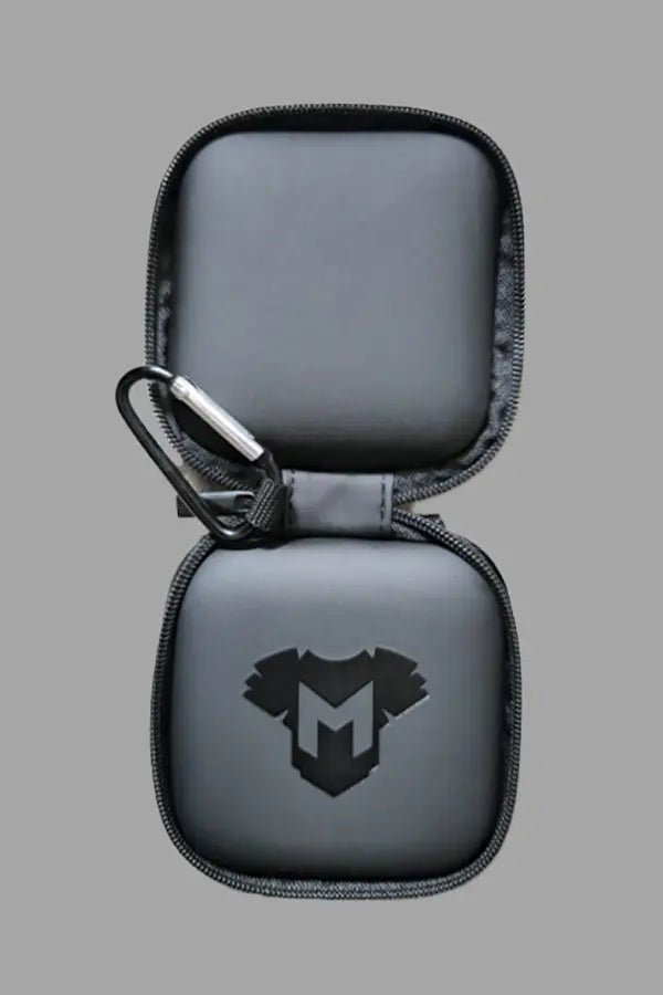 Jax Wanderlust mini zip case with carabiner in black, available at Maskulo Global (EU) online store.