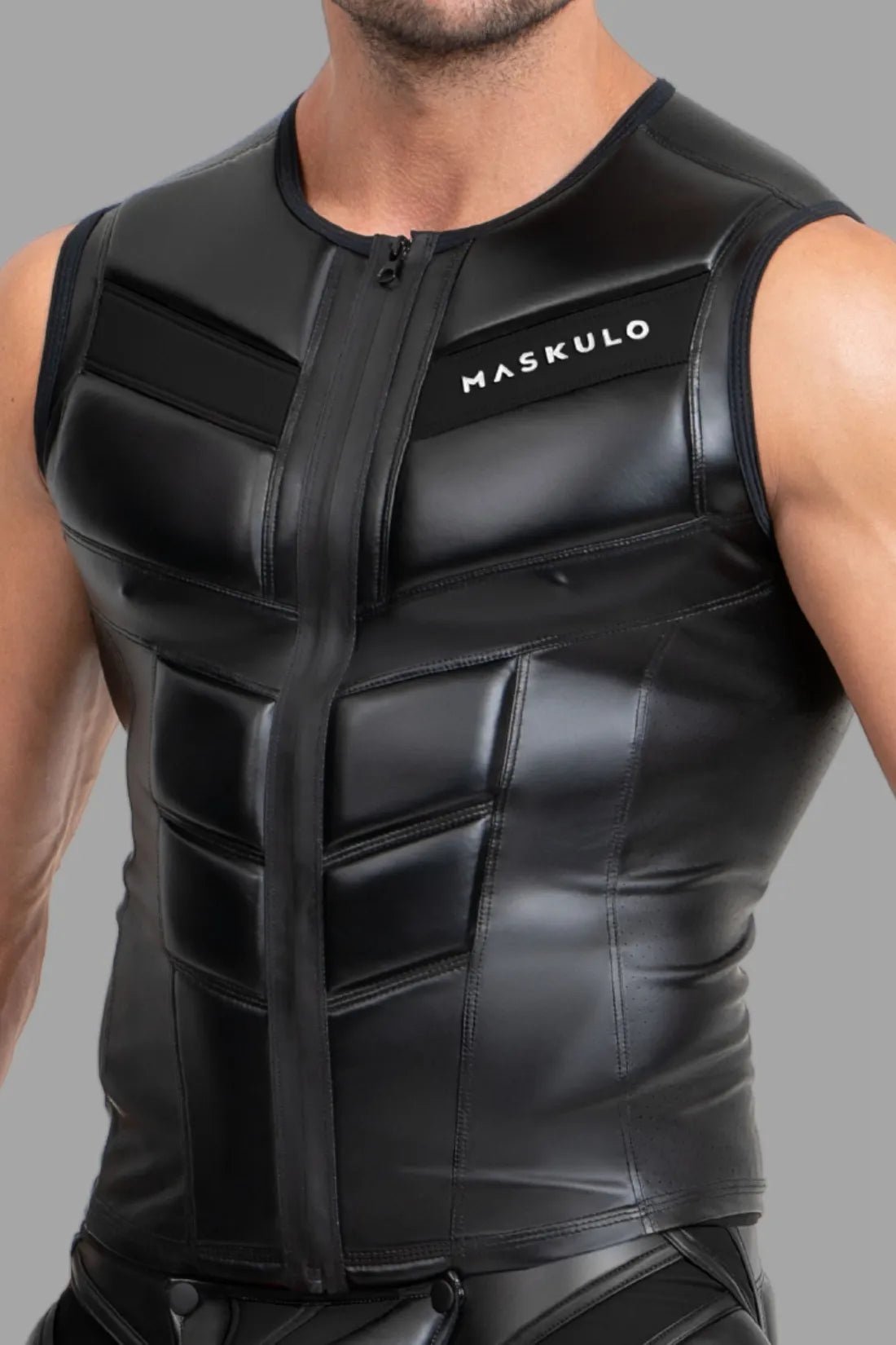 Maskulo Black Zippered Vest with rubberized zipper, PU leather pads, and breathable side panels. Polyester/polyurethane/elastane blend top.