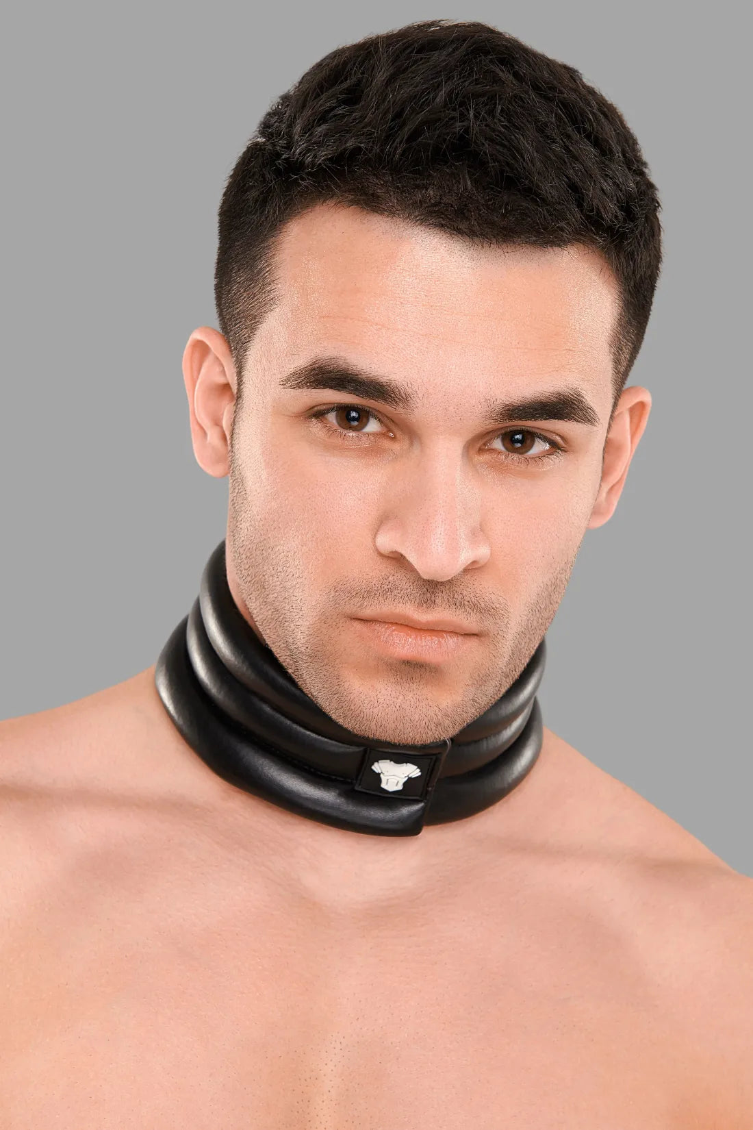 Blindé ensuite. Collier pour hommes. Noir