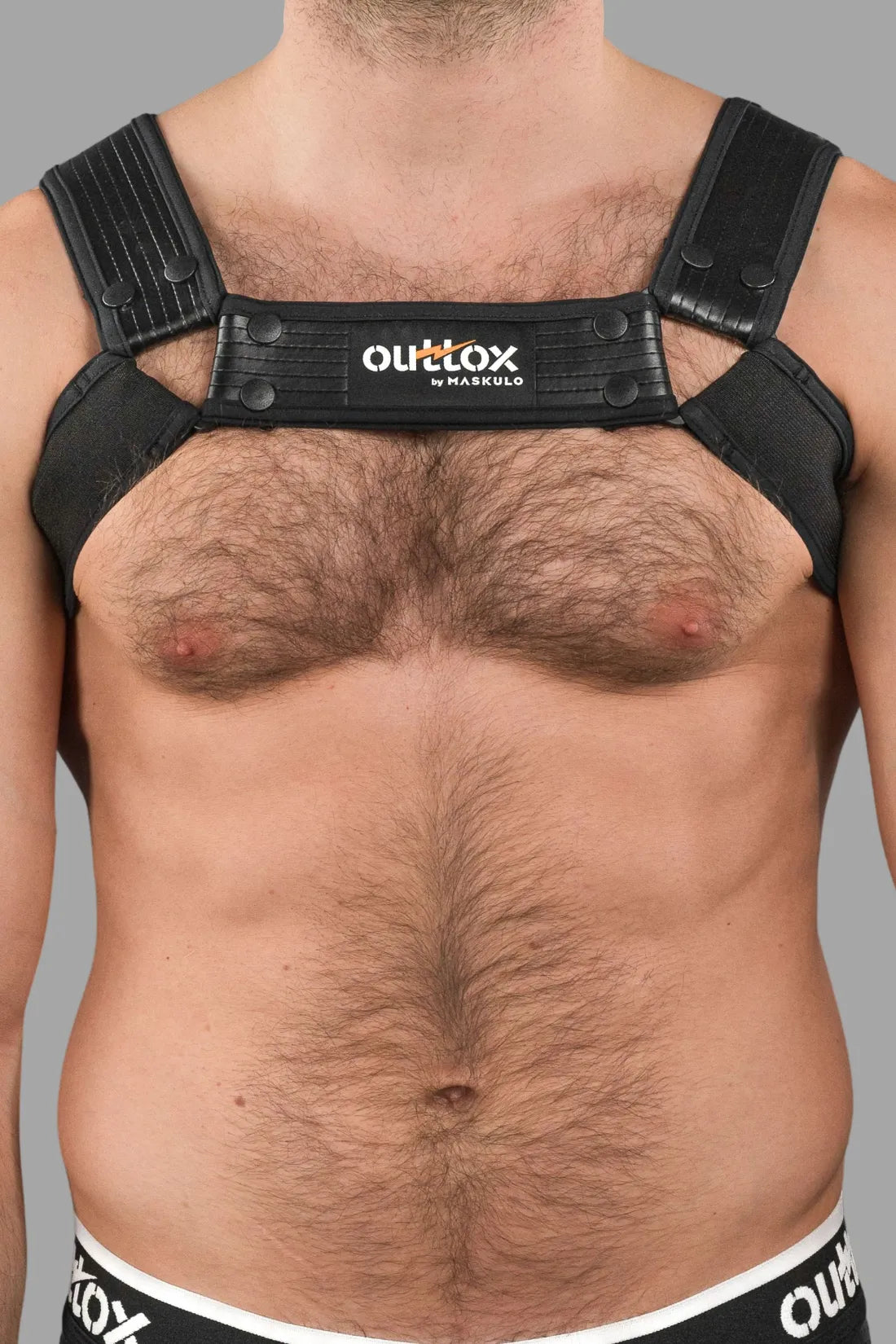 Outtox. Arnés Bulldog con broches. Negro