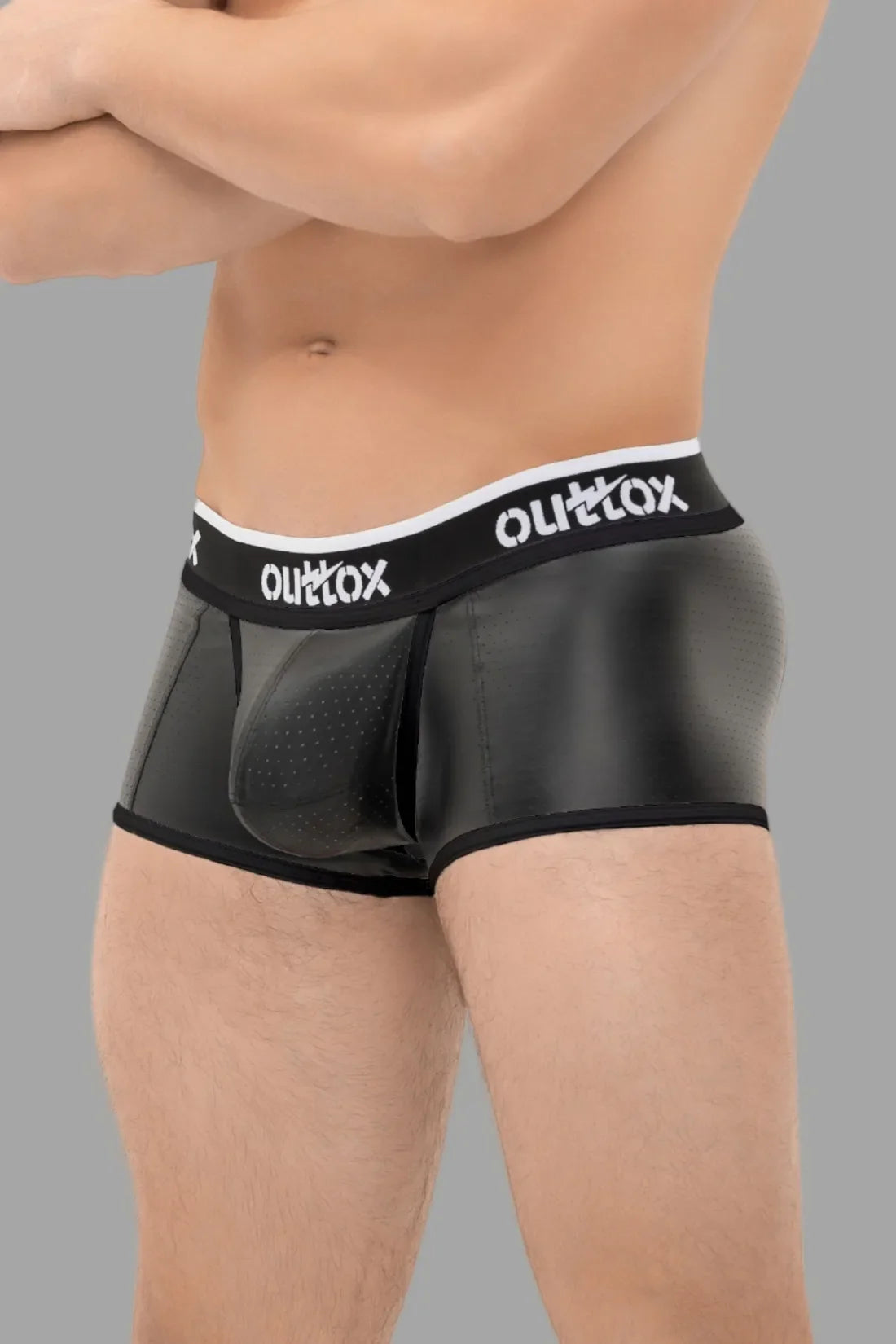 Outtox. Shorts mit offenem Rücken und Druckknopf-Codpiece. Schwarz