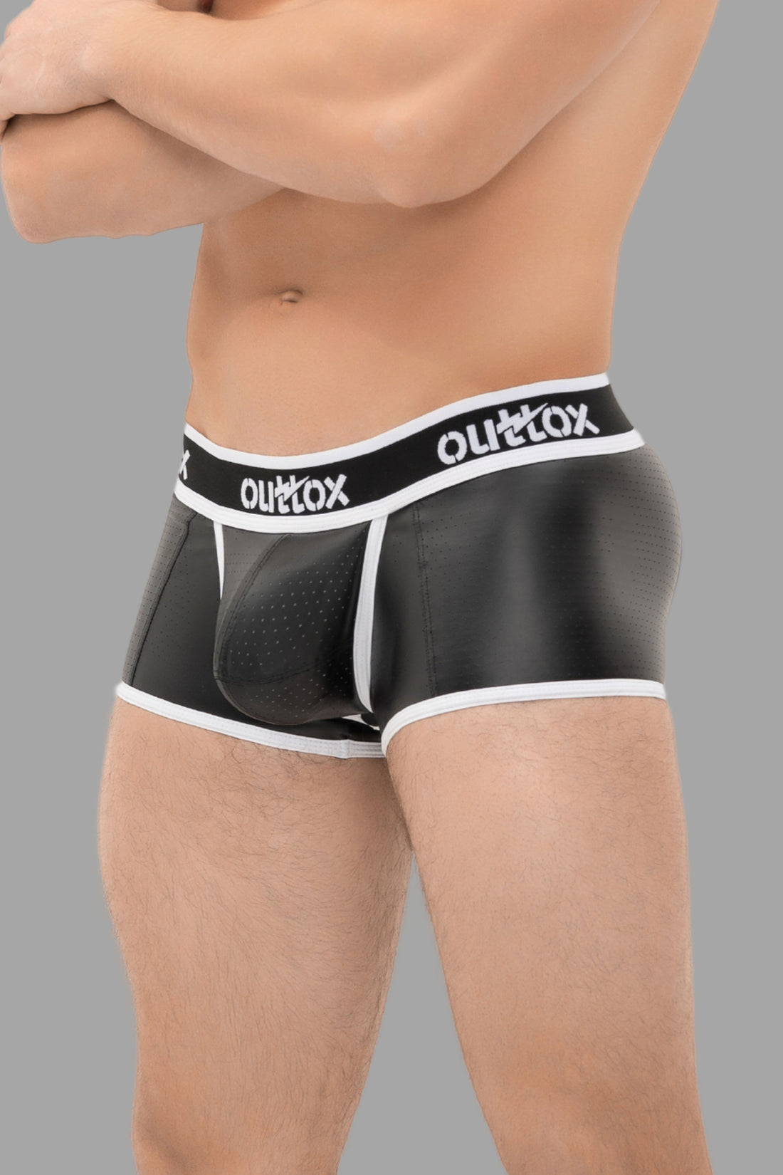 Outtox. Pantalones cortos con parte trasera abierta y bragueta a presión. Negro+Blanco