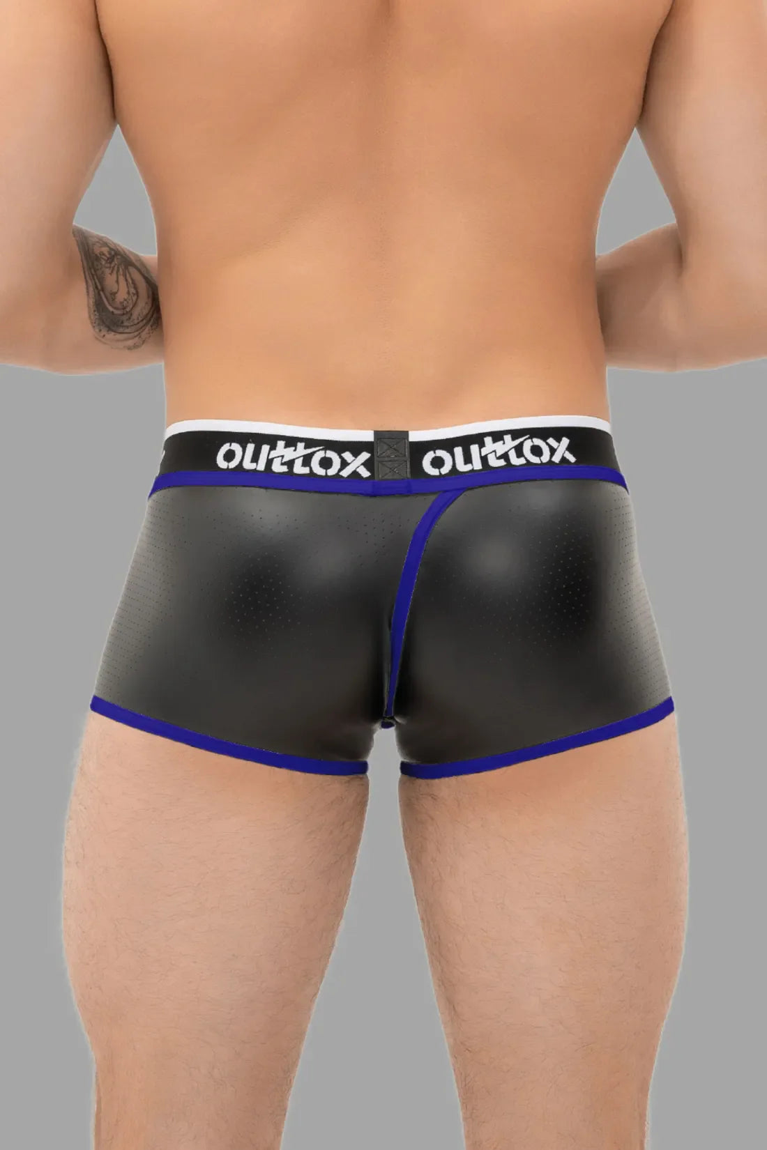 Outtox. Short de coffre arrière enveloppé avec braguette à boutons-pression. Noir et bleu