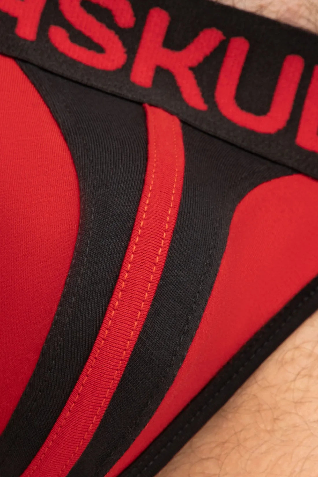 Jockstrap TIGER avec POUCH-SNAP. Noir et rouge