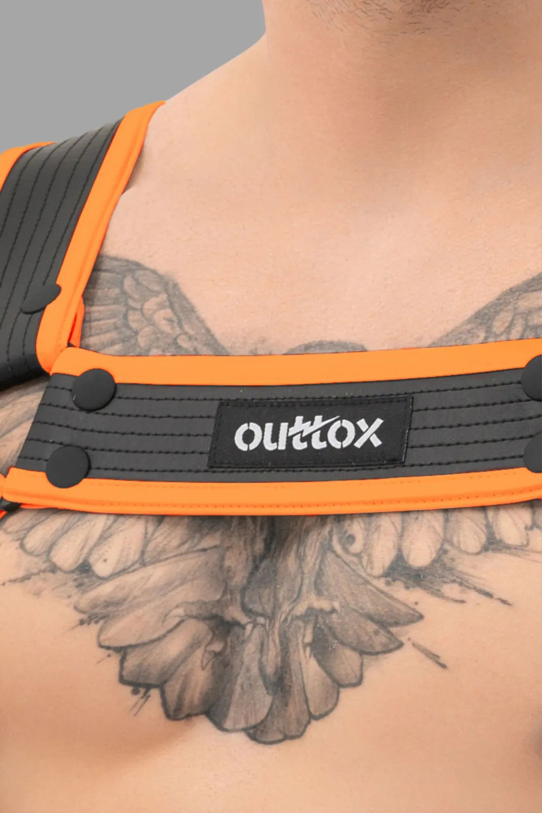 Outtox. Harnais Bulldog avec boutons-pression. Noir et orange