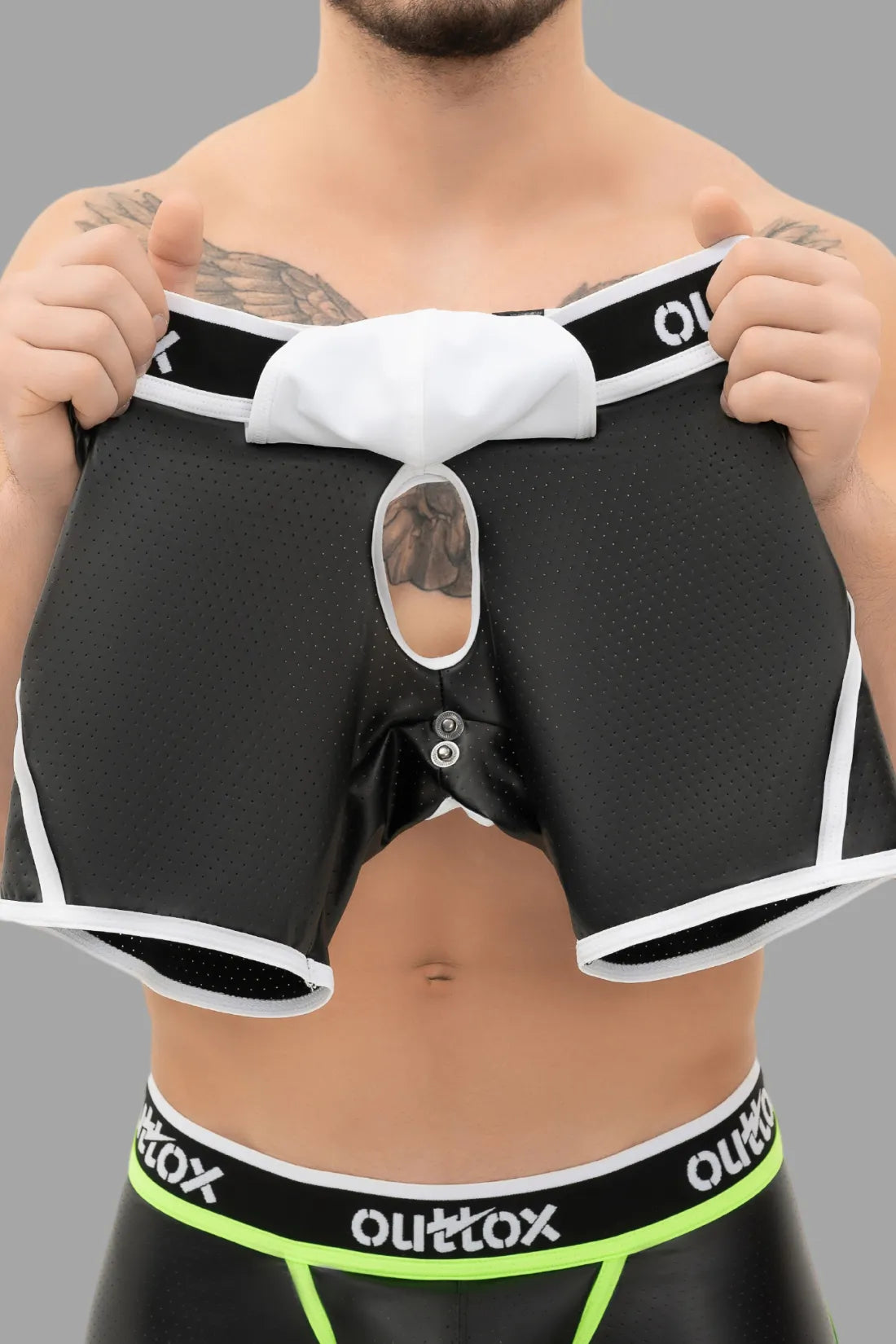 Outtox. Shorts mit offenem Rücken und Druckknopf-Codpiece. Schwarz und Weiß