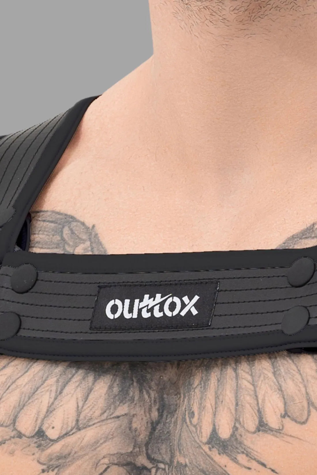 Outtox. Harnais de corps avec boutons-pression. Noir