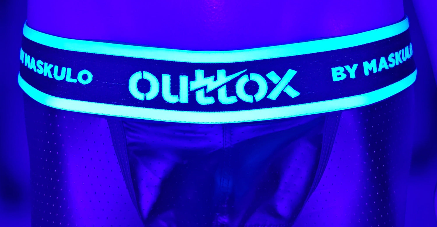 Outtox. Umwickelte hintere Shorts mit Druckknopf-Codpiece