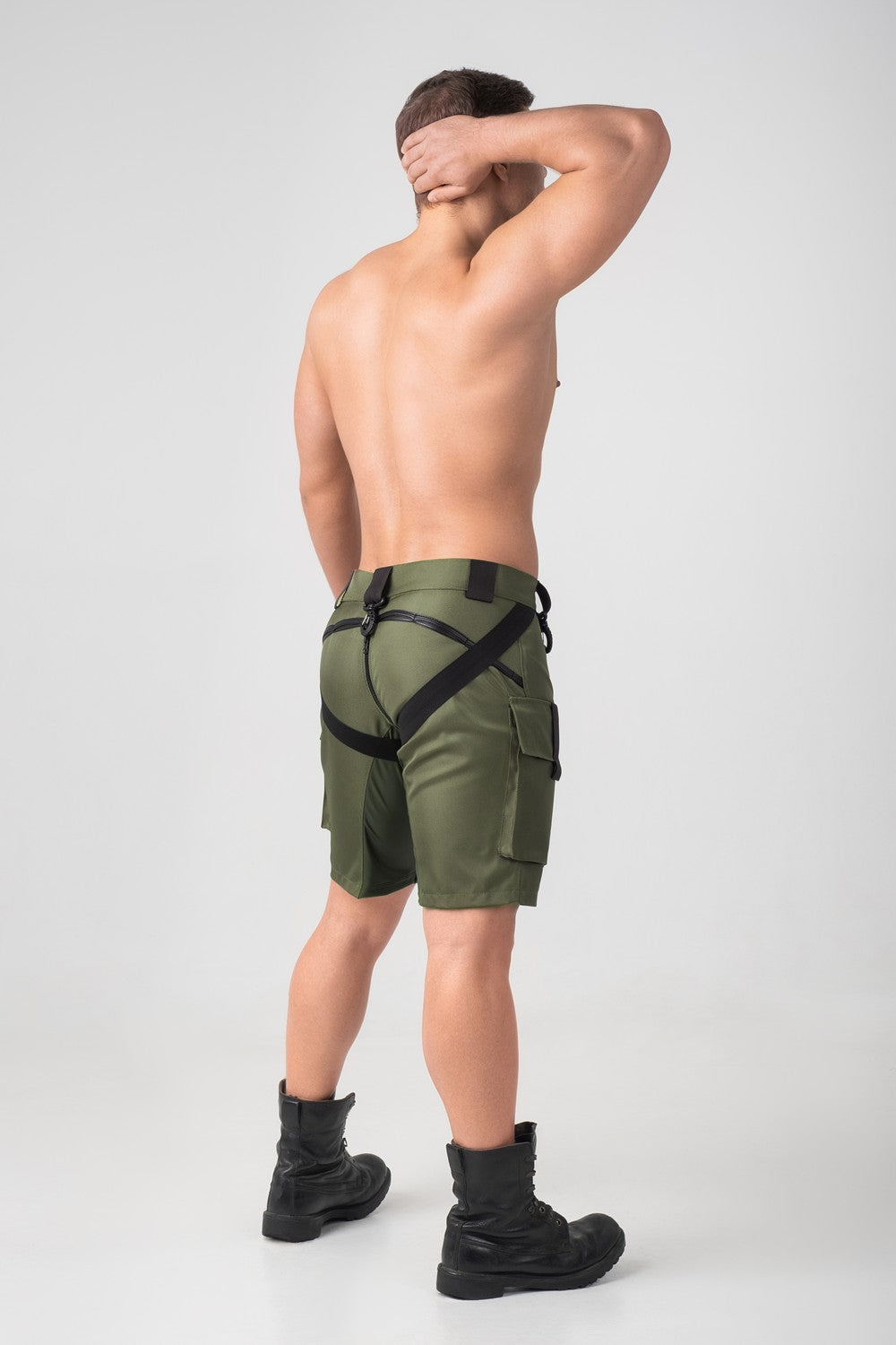 EnForce. Cargo-Shorts mit beidseitigem Reißverschluss. Grün „Khaki“
