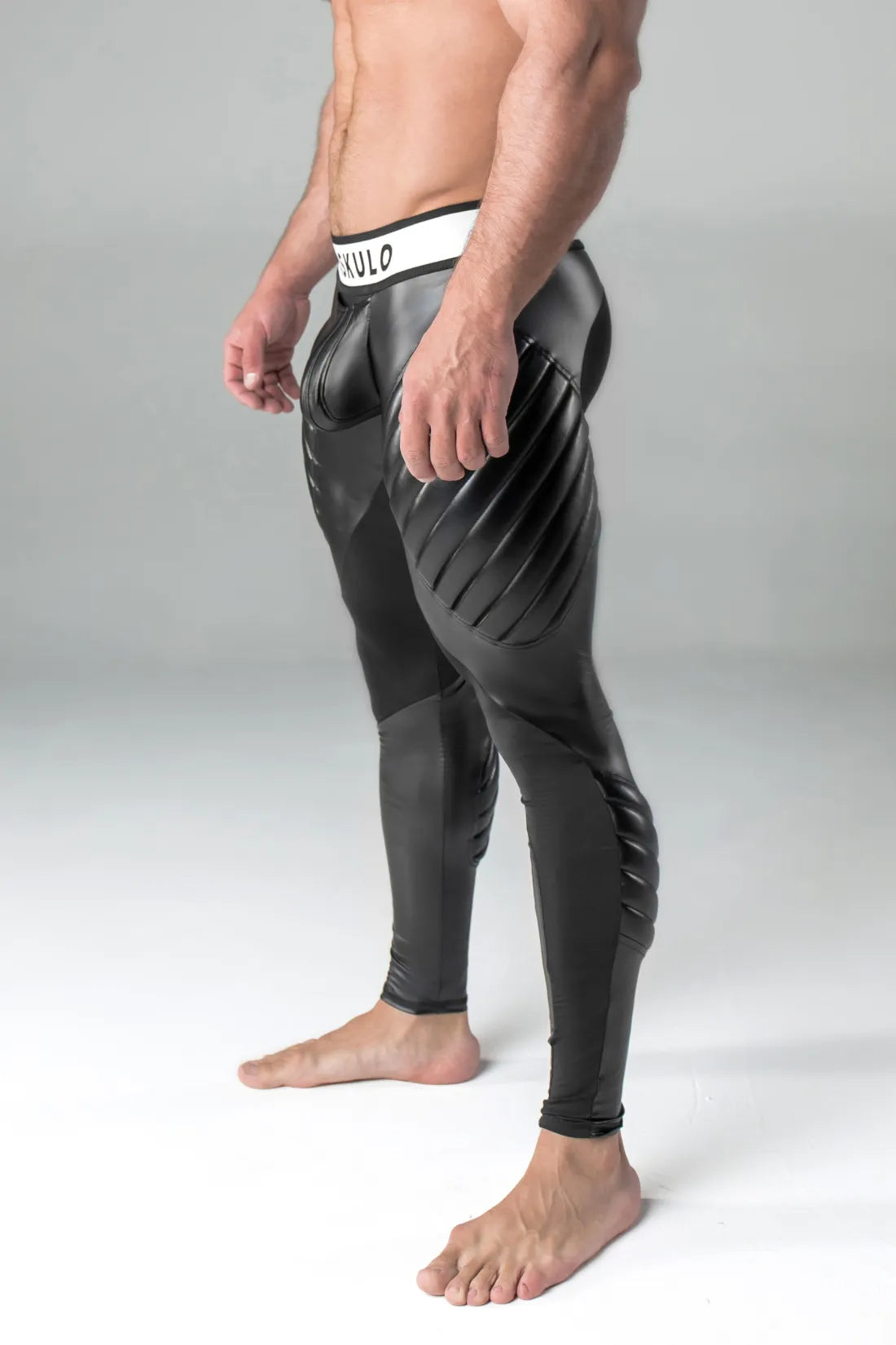 Blindado. Leggings fetiche para hombre. Bragueta. Parte trasera con cremallera. Negro