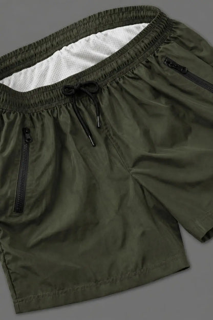 Jedd Synther Weiche Shorts mit Reißverschlusstaschen. Armeegrün