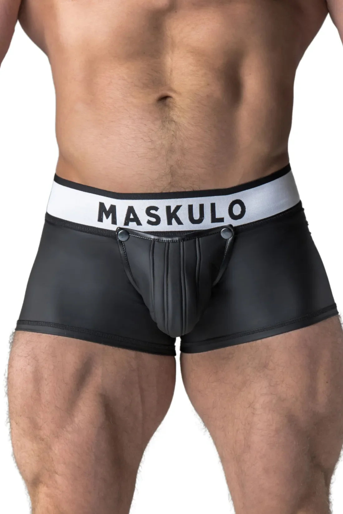 Gepantserd. Trunkshort met rubberen look. Afneembaar zakje. Achterkant met ritssluiting. Zwart