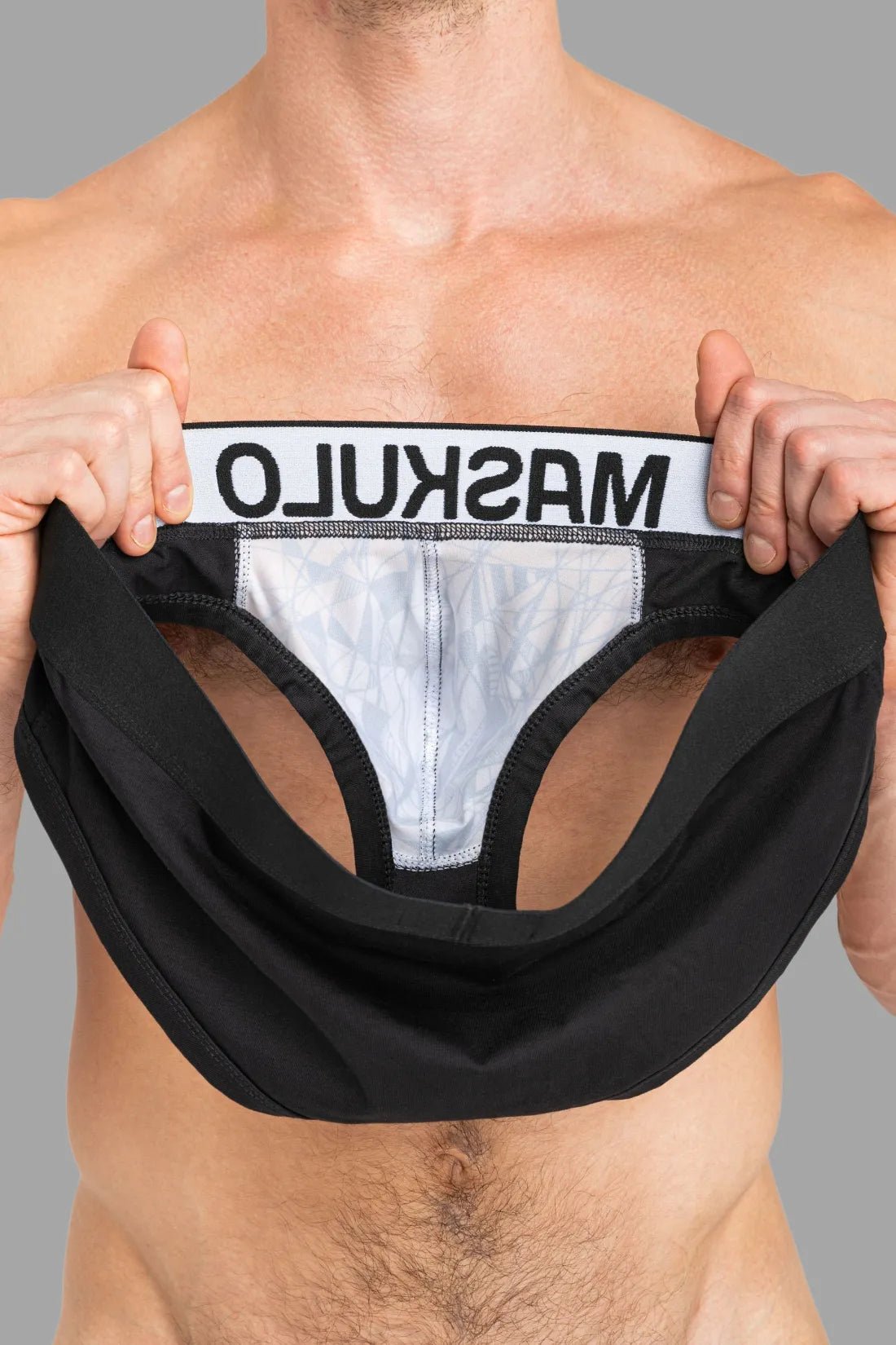 Maskulo ARMOR Black/White briefs with ART-X effect. Cotton/elastane blend everyday underwear for comfort &amp; bulge enhancement.