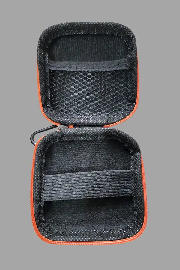 JAX Wanderlust mini zip case with carabiner in black and orange for Maskulo Global (EU) online store. Portable accessory for travel.